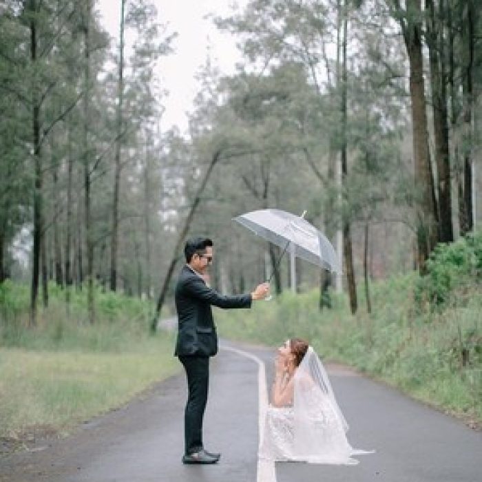 kamu-dan-pasanganmu-bisa-menggunakan-berbagai-properti-foto-seperti-payung-kacamata-dan-lainnya-lalu-buatlah-berbagai-adegan-y kamu-dan-pasanganmu-bisa-menggunakan-berbagai-properti-foto-seperti-payung-kacamata-dan-lainnya-lalu-buatlah-berbagai-adegan-y